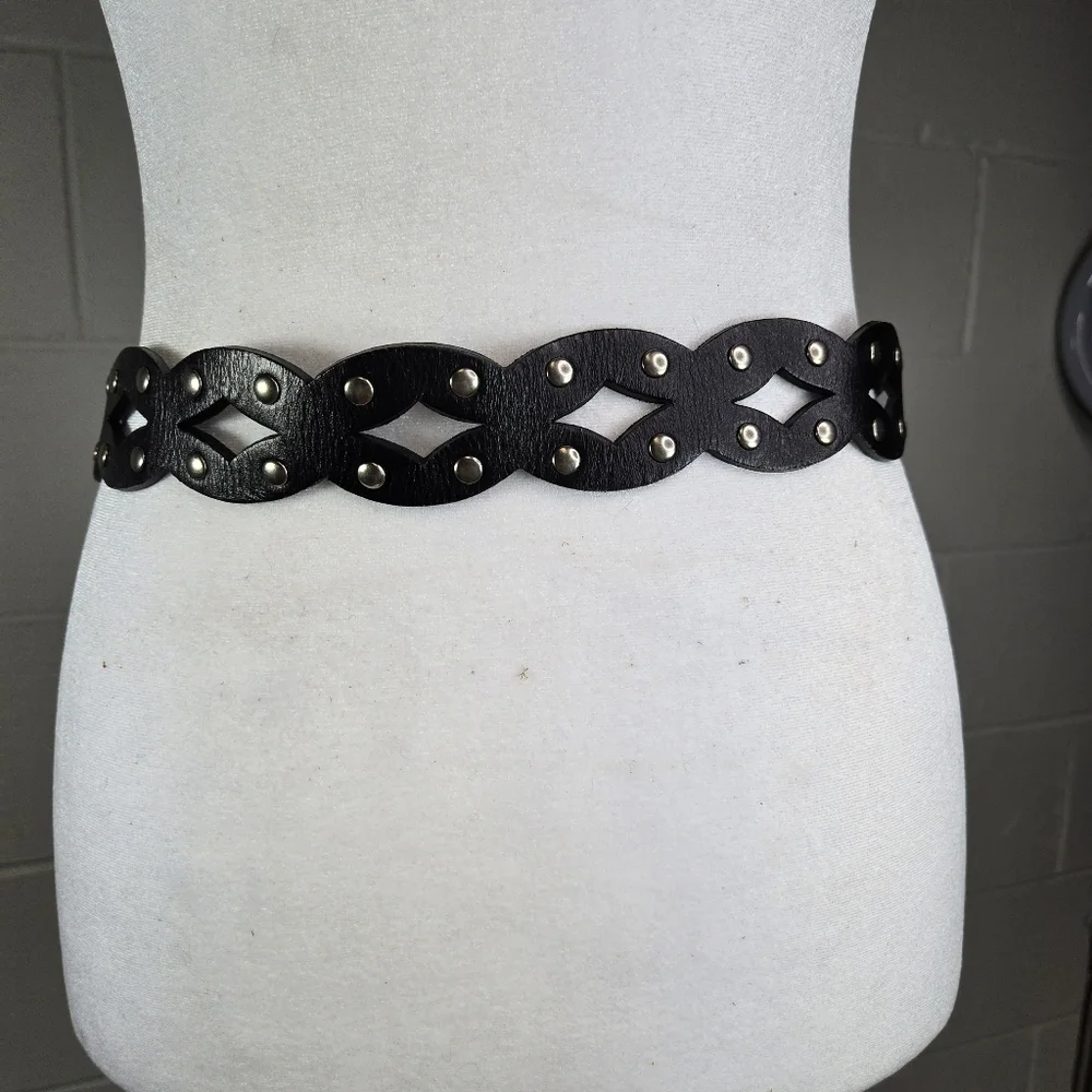 Vtg Fossil black leather cut out studded belt